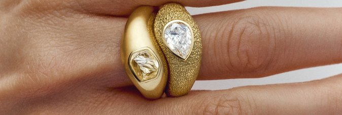 Toi et Moi ring featuring rough and polished diamond